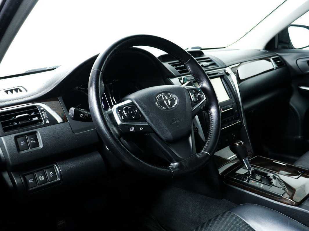 Toyota Camry с пробегом — 2015 год. Фото: #12