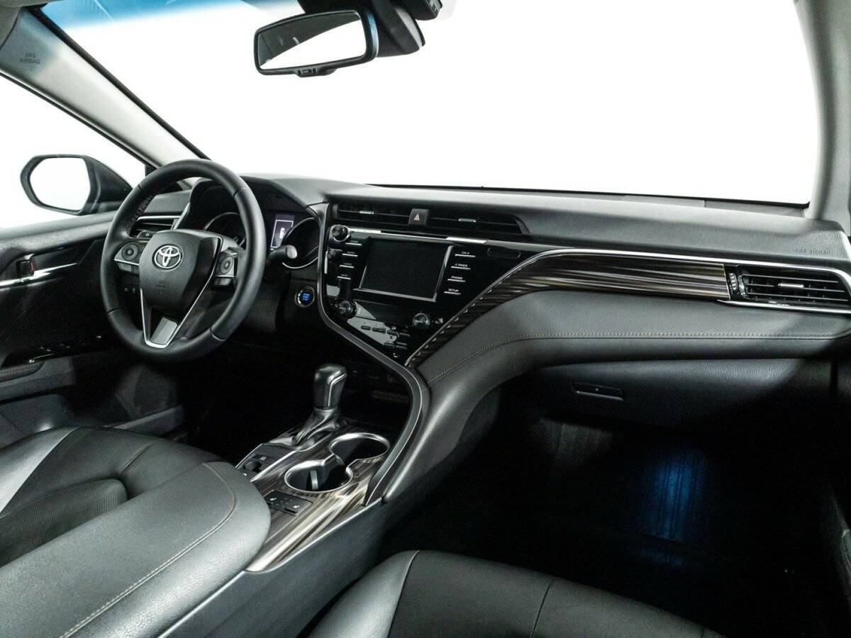 Toyota Camry с пробегом — 2019 год. Фото: #8