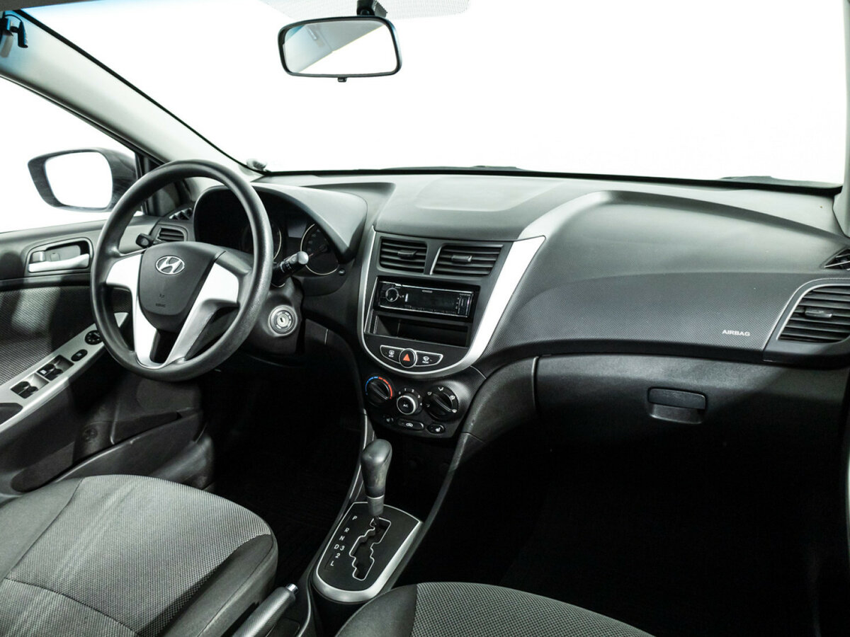 Hyundai Solaris с пробегом — 2011 год. Фото: #8