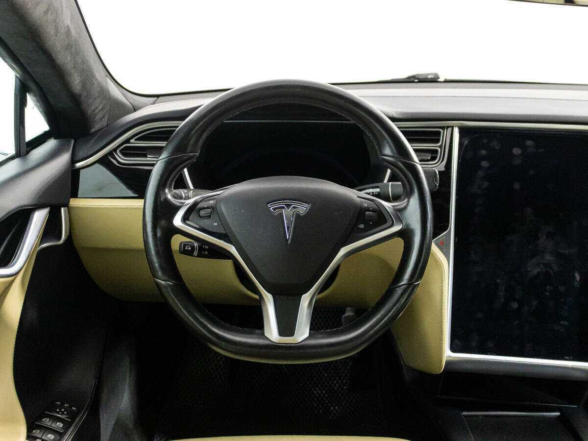 Tesla Model S с пробегом — 2016 год. Фото: #16
