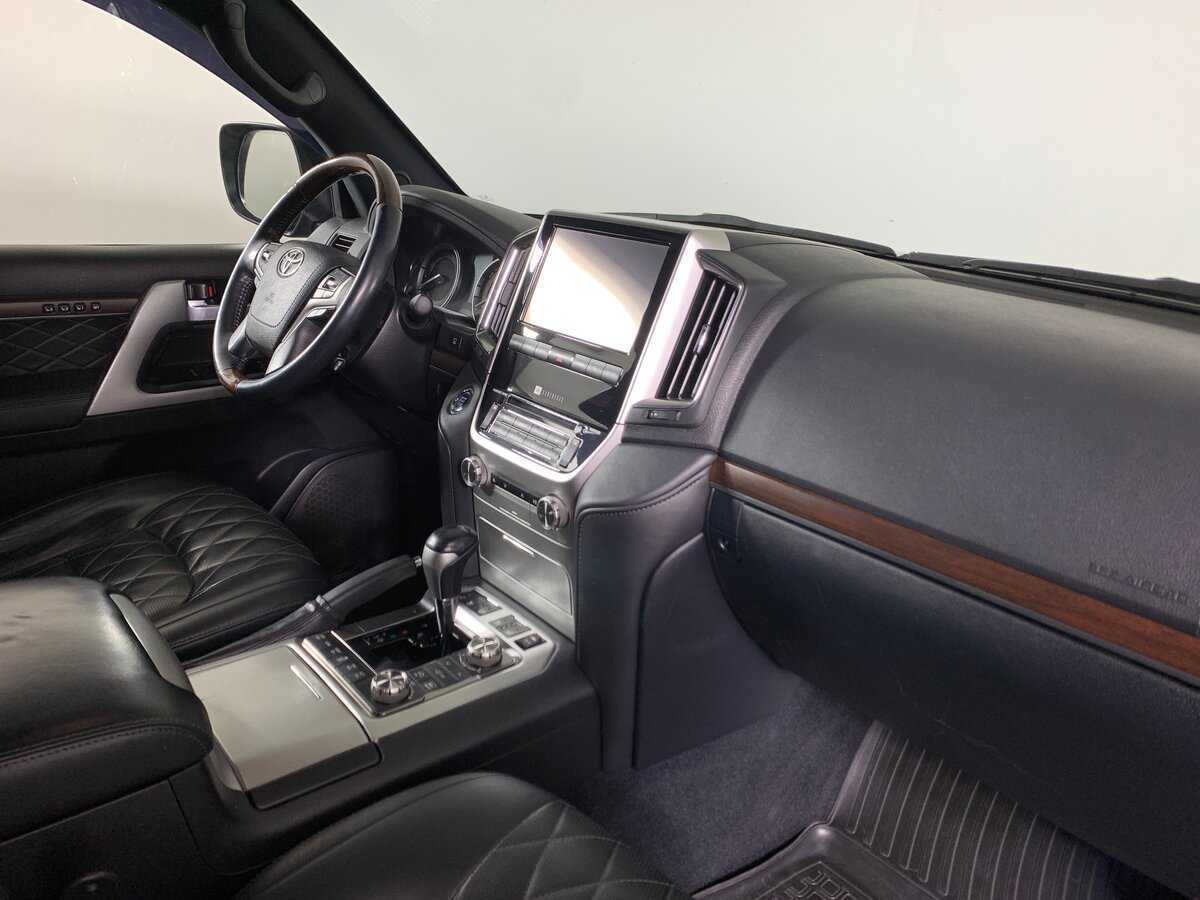 Toyota Land Cruiser с пробегом — 2016 год. Фото: #13