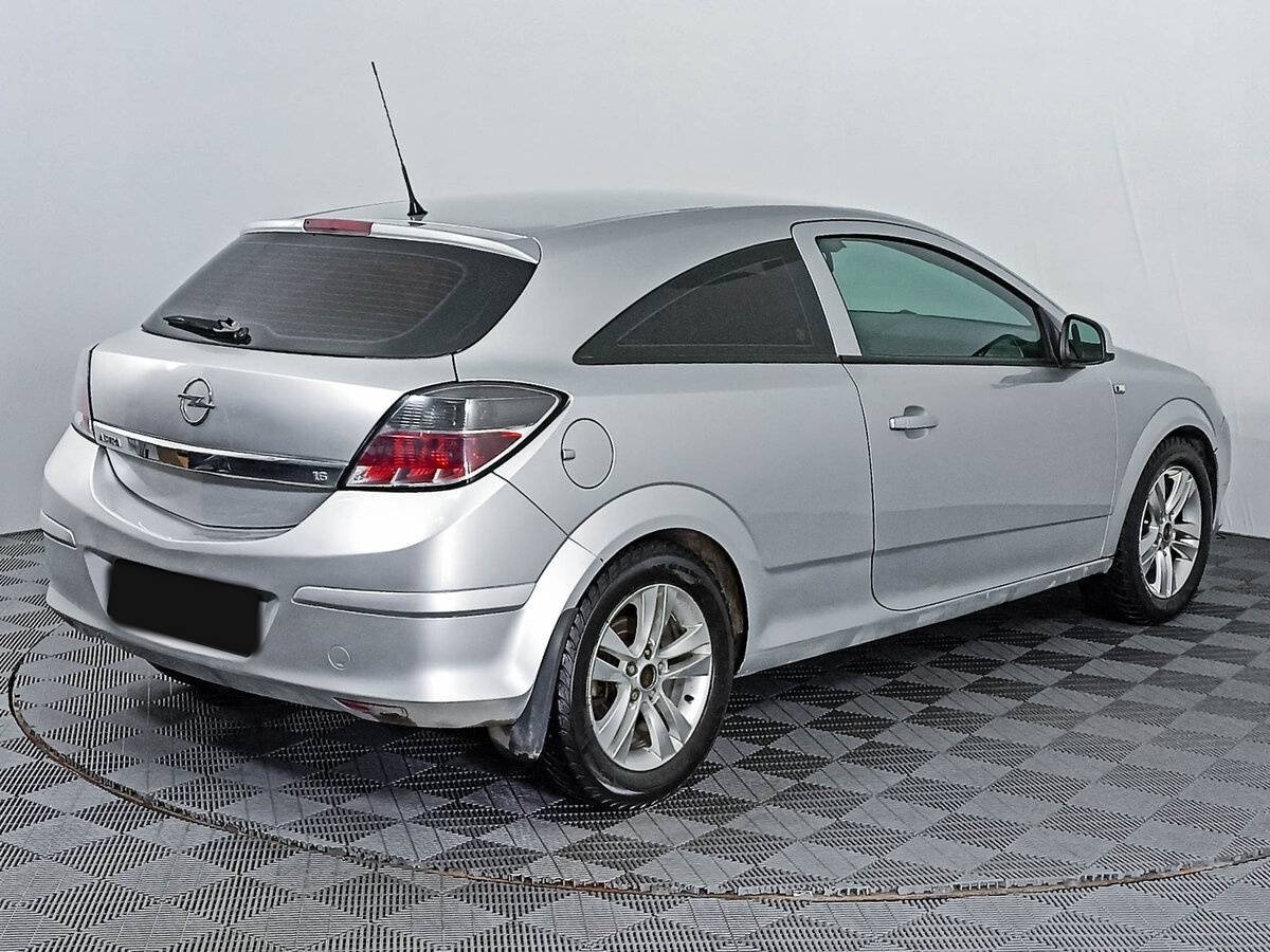 Opel Astra с пробегом — 2011 год. Фото: #4