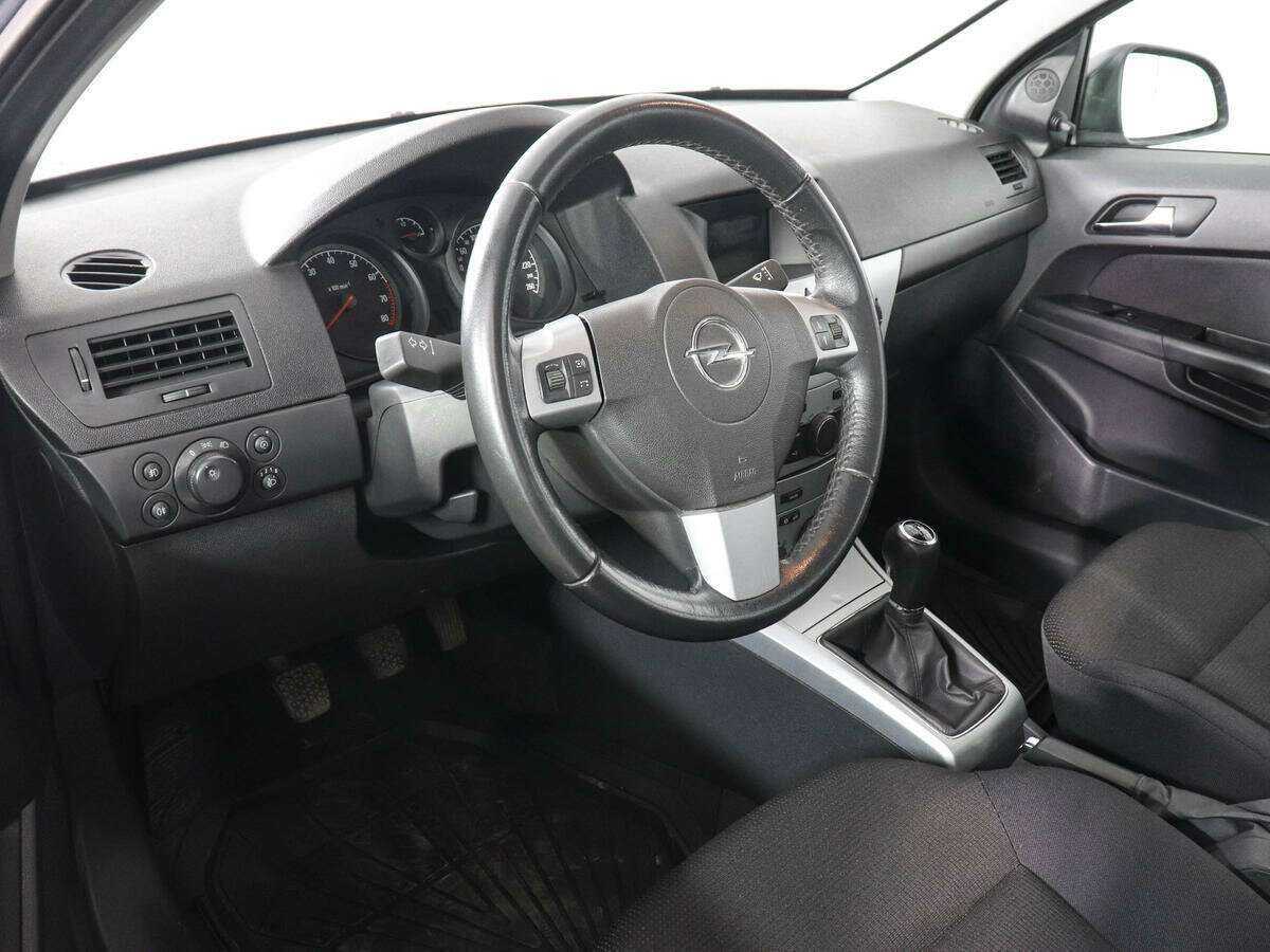 Opel Astra с пробегом — 2011 год. Фото: #8
