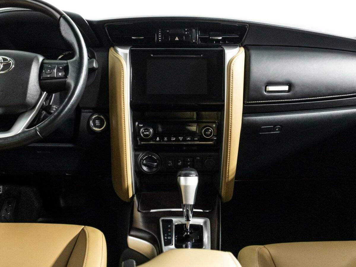 Toyota Fortuner с пробегом — 2019 год. Фото: #13