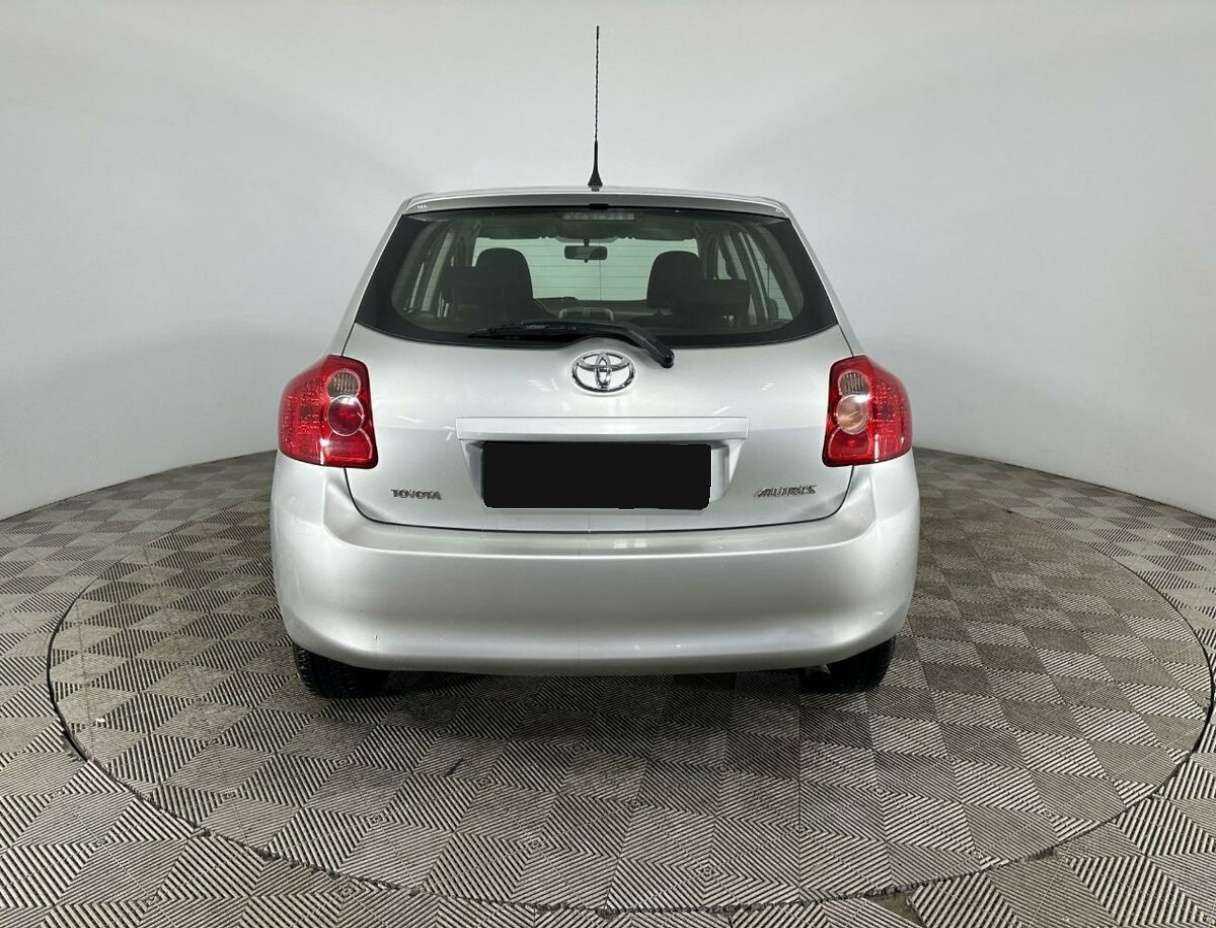 Toyota Auris с пробегом — 2007 год. Фото: #2