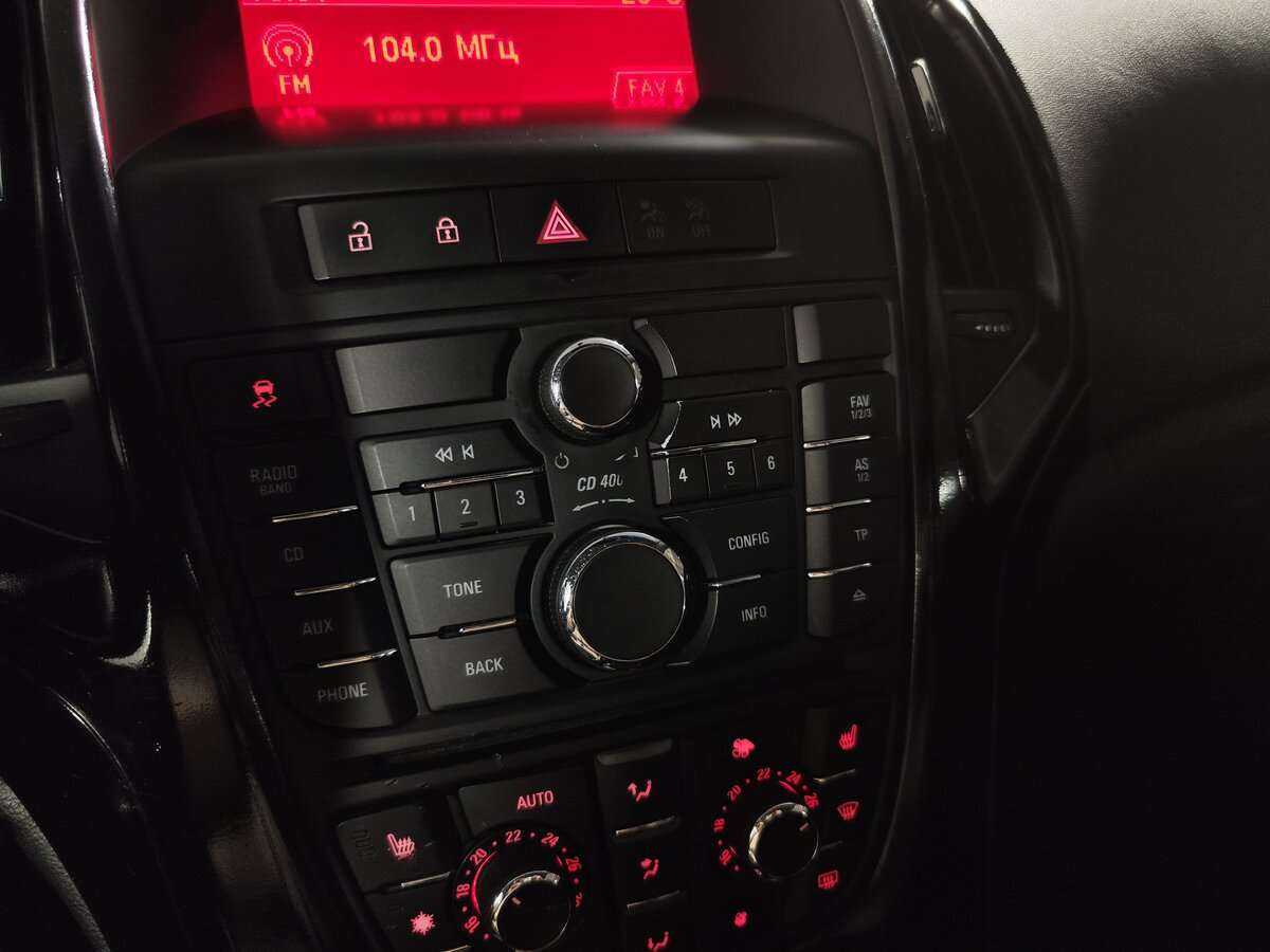 Opel Astra с пробегом — 2012 год. Фото: #15