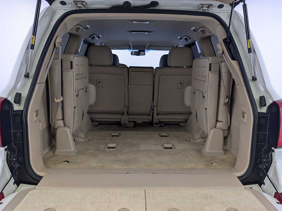 Toyota Land Cruiser с пробегом — 2014 год. Фото: #9