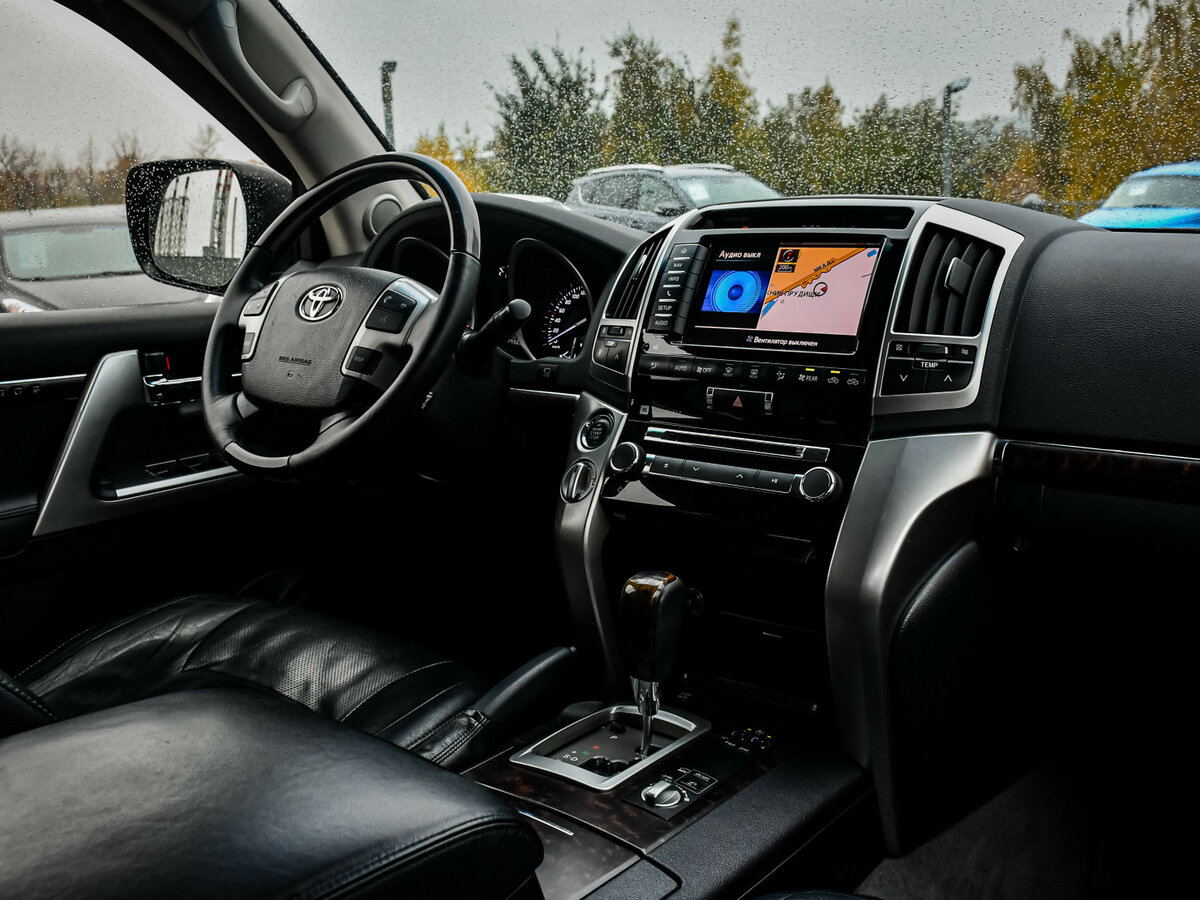 Toyota Land Cruiser с пробегом — 2012 год. Фото: #11