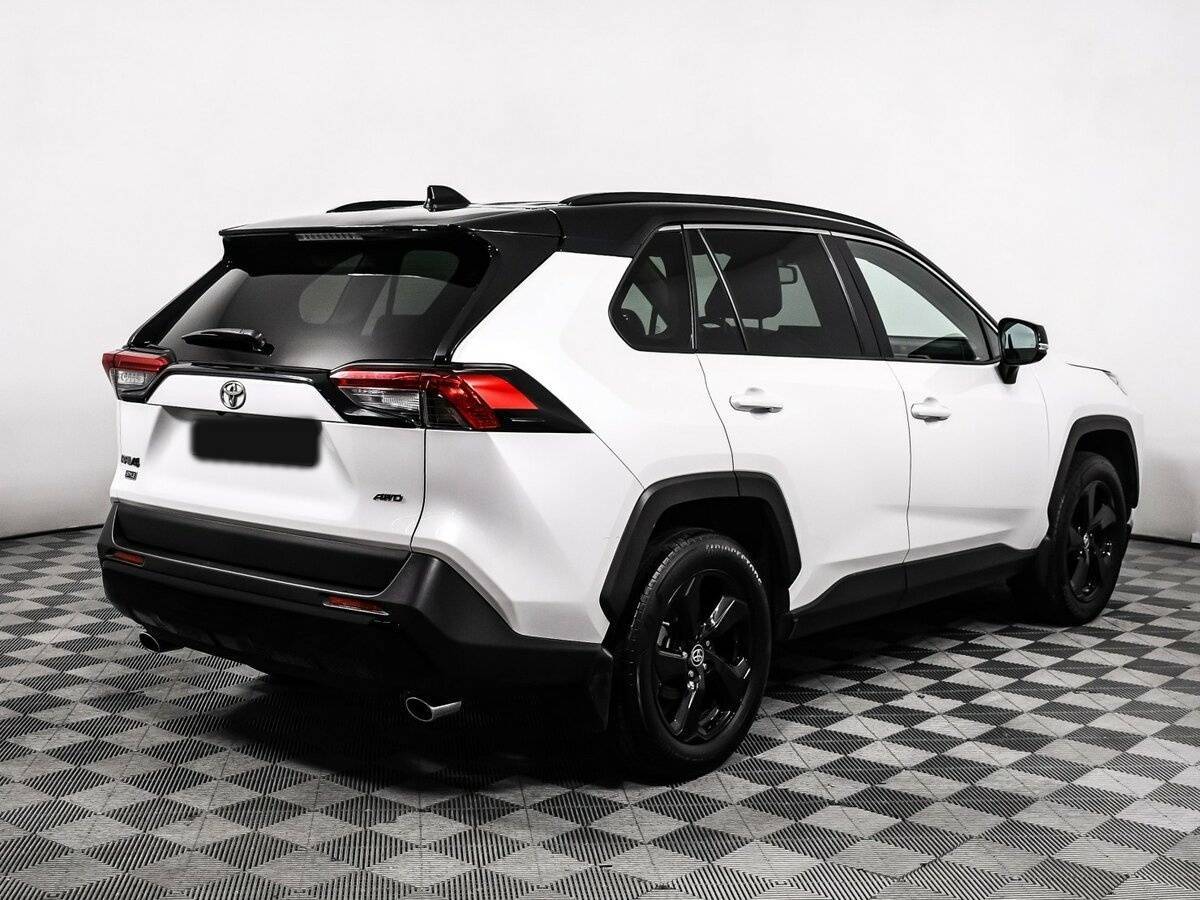 Toyota RAV4 с пробегом — 2021 год. Фото: #4
