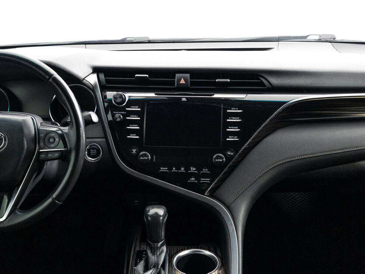 Toyota Camry с пробегом — 2018 год. Фото: #13