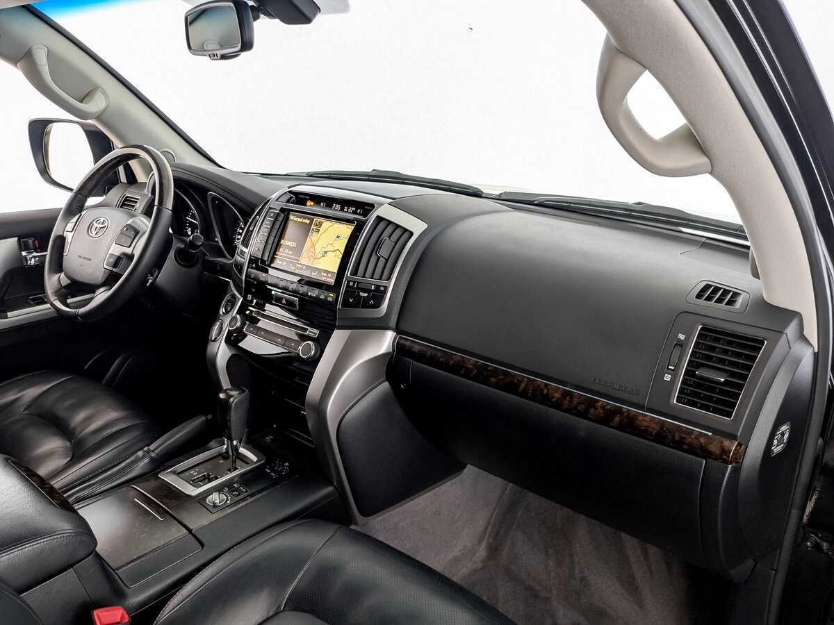 Toyota Land Cruiser с пробегом — 2015 год. Фото: #10