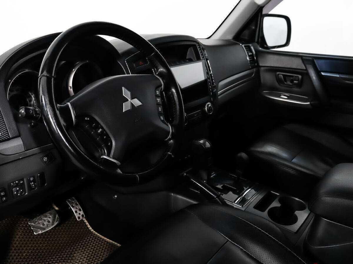 Mitsubishi Pajero с пробегом — 2013 год. Фото: #8