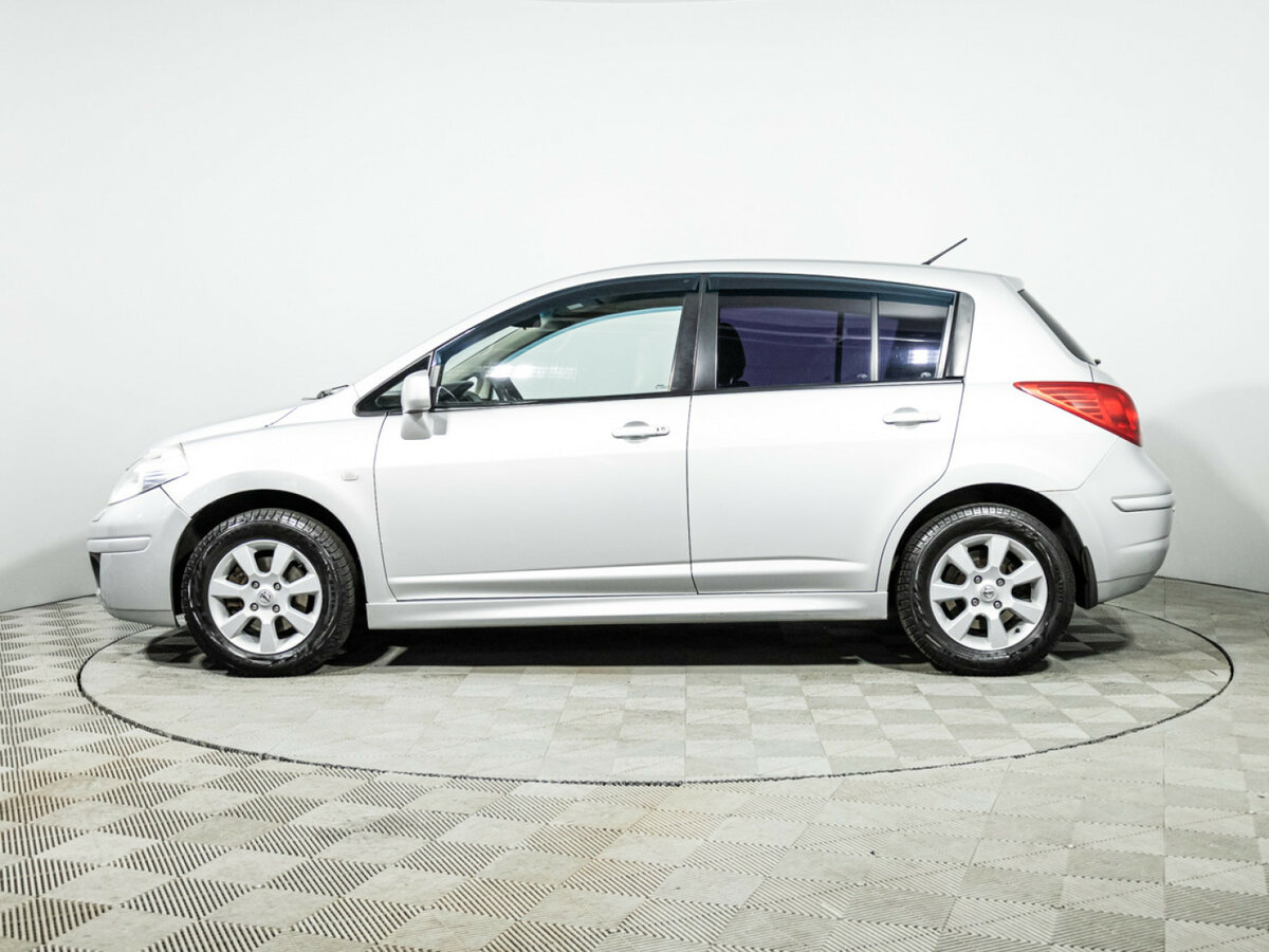 Nissan Tiida с пробегом — 2010 год. Фото: #7