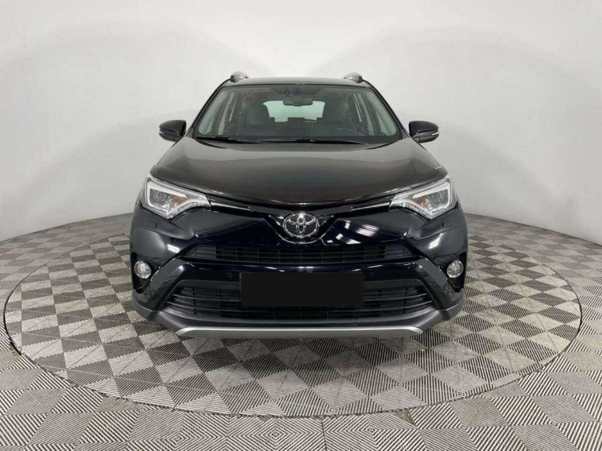 Toyota RAV4 с пробегом — 2018 год. Фото: #1