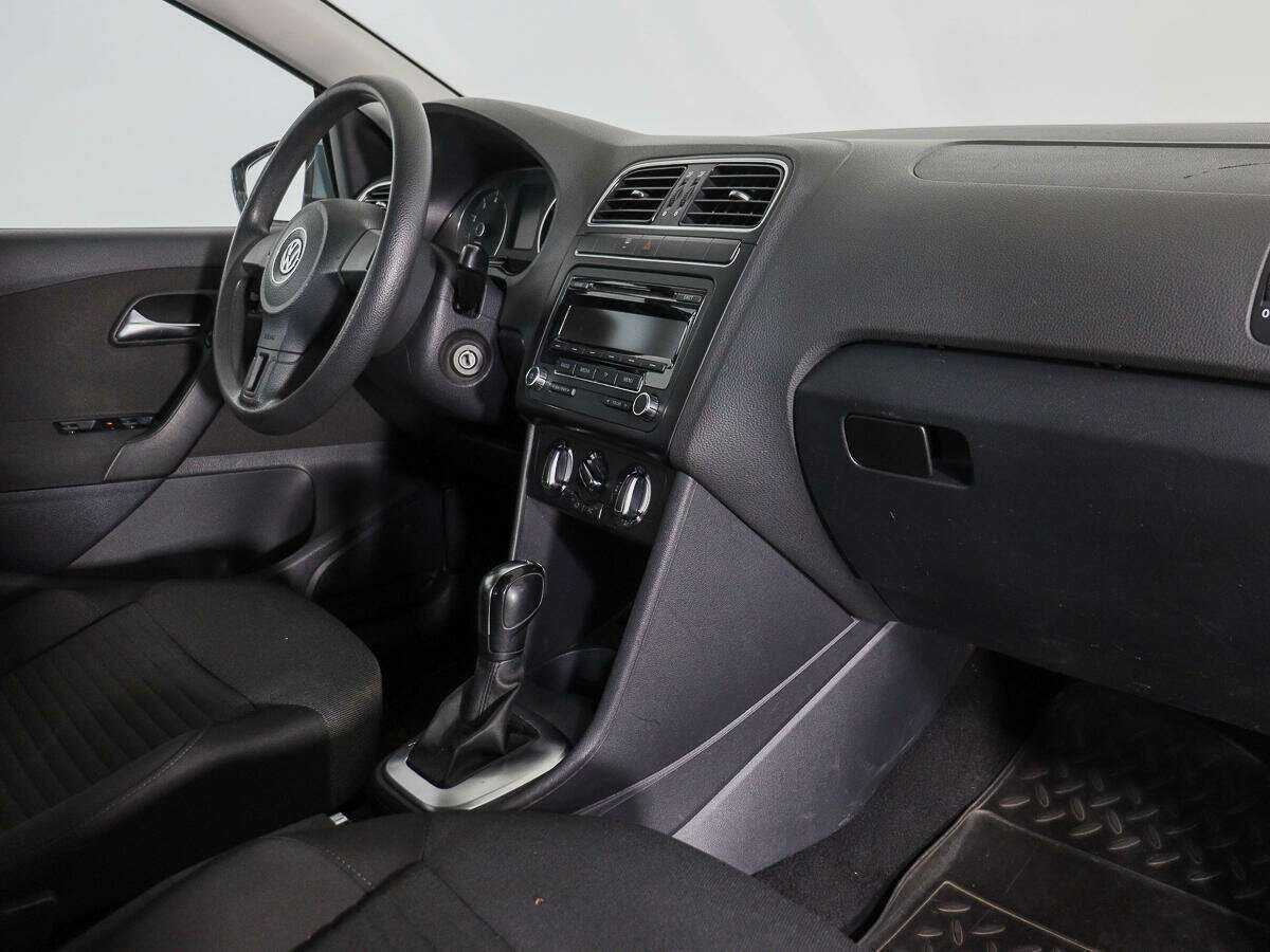 Volkswagen Polo с пробегом — 2011 год. Фото: #10