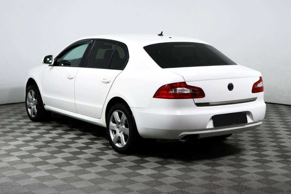 Skoda Superb с пробегом — 2011 год. Фото: #6
