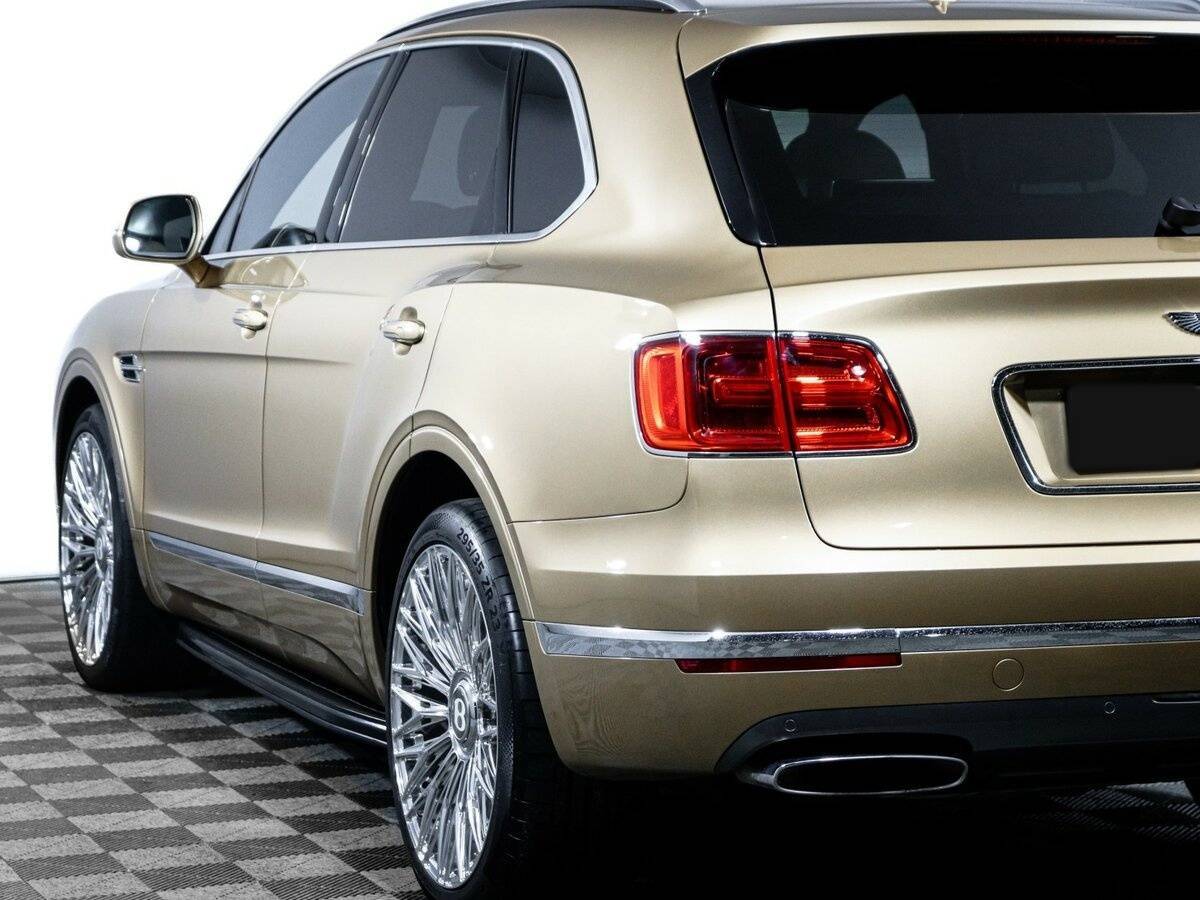 Bentley Bentayga с пробегом — 2016 год. Фото: #19