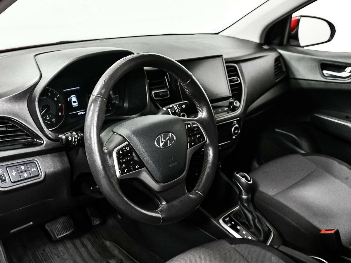 Hyundai Solaris с пробегом — 2021 год. Фото: #11