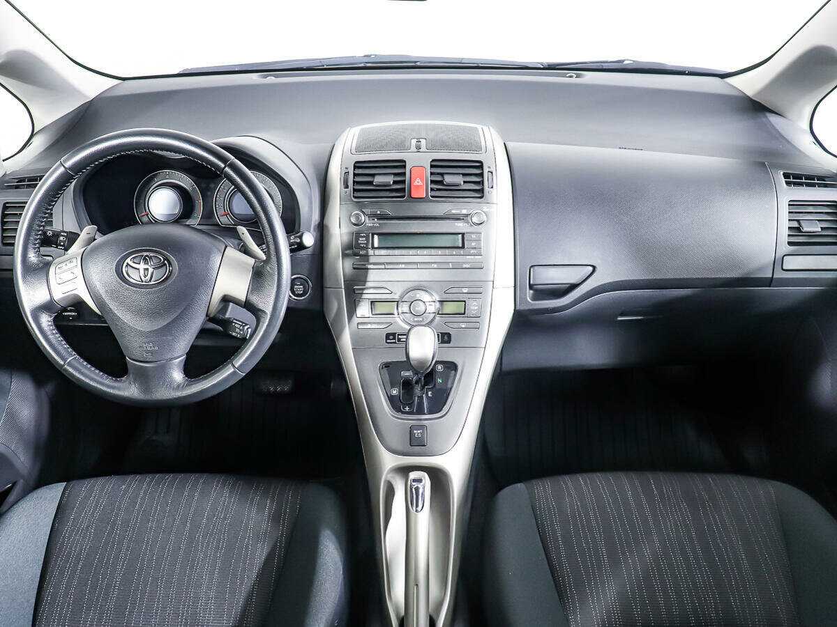 Toyota Auris с пробегом — 2007 год. Фото: #10