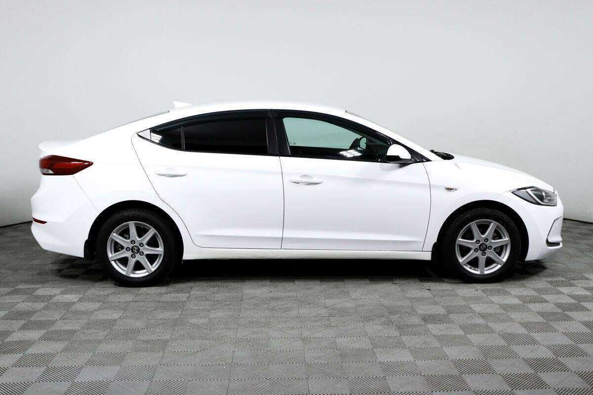 Hyundai Elantra с пробегом — 2018 год. Фото: #3