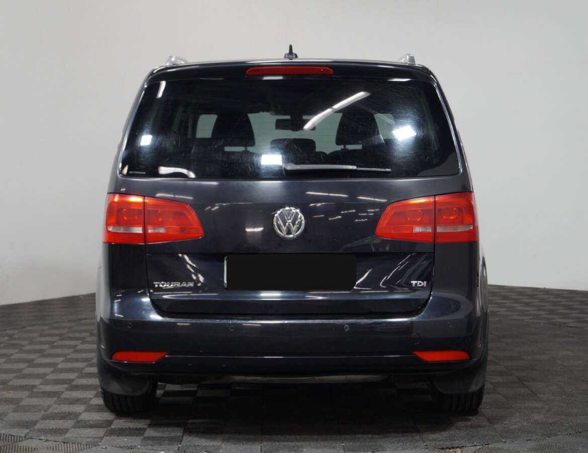 Volkswagen Touran с пробегом — 2012 год. Фото: #3