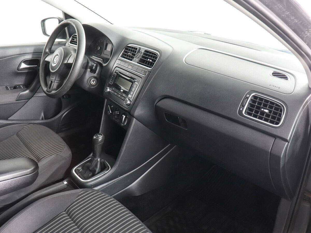 Volkswagen Polo с пробегом — 2011 год. Фото: #5
