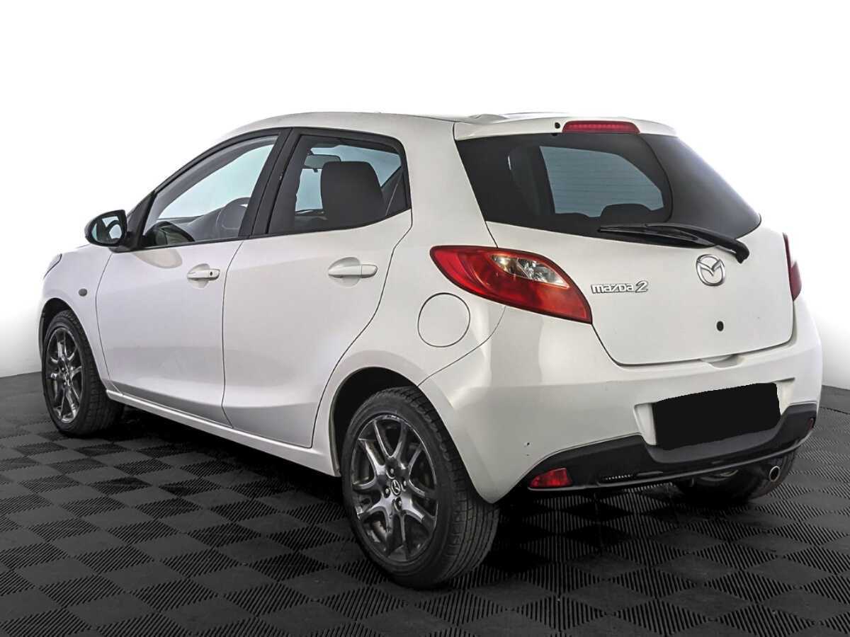 Mazda 2 с пробегом — 2013 год. Фото: #6