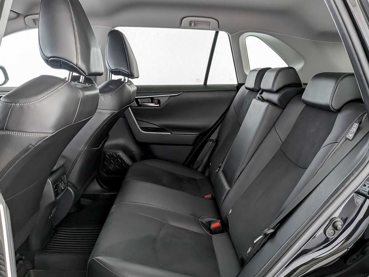 Toyota RAV4 с пробегом — 2021 год. Фото: #9