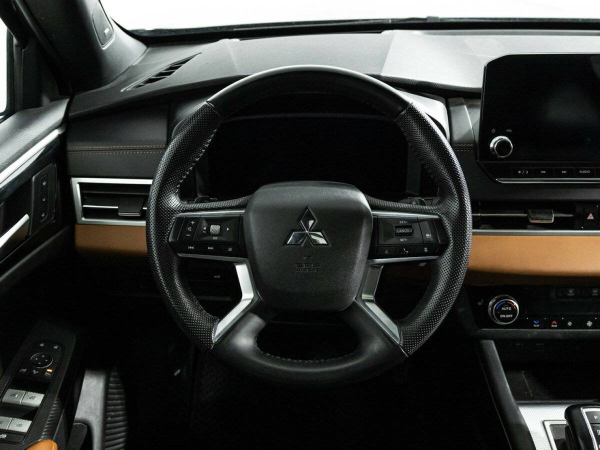 Mitsubishi Outlander с пробегом — 2023 год. Фото: #25