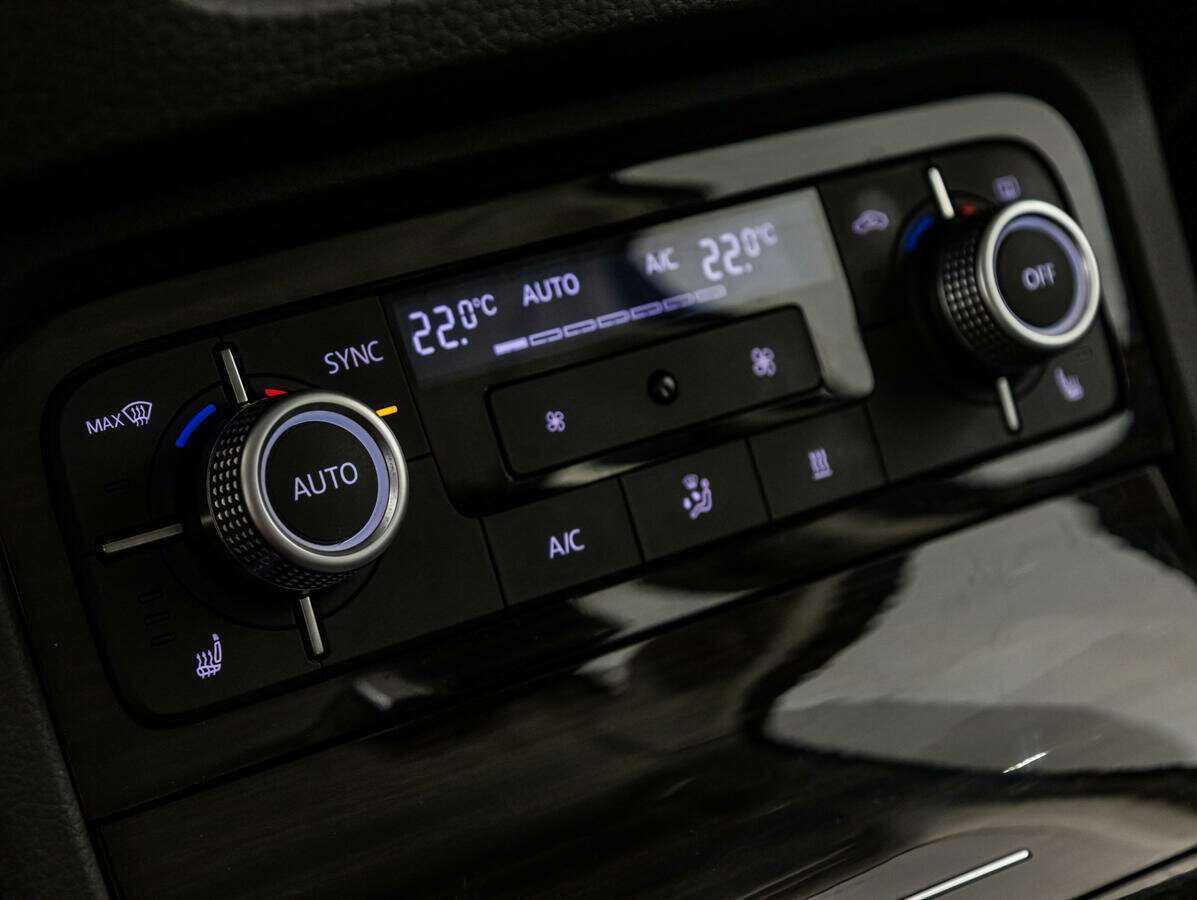 Volkswagen Touareg с пробегом — 2017 год. Фото: #23