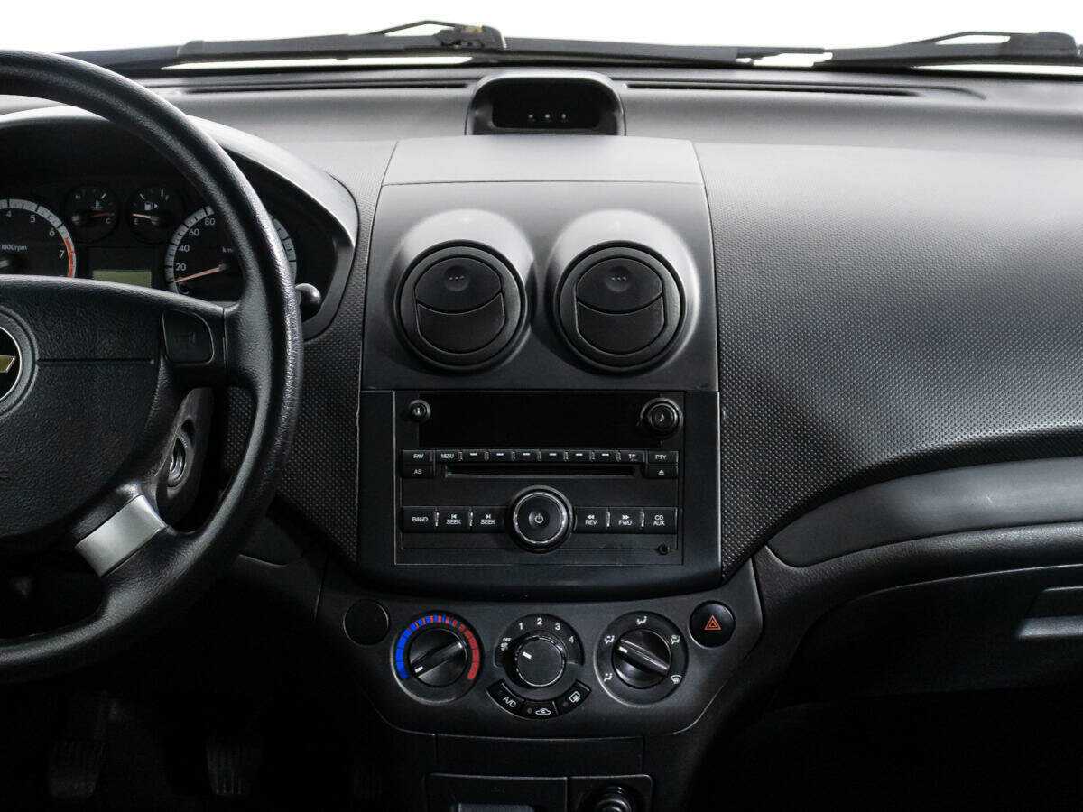 Chevrolet Aveo с пробегом — 2010 год. Фото: #13