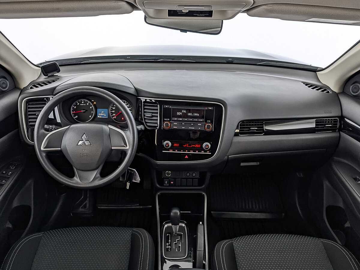 Mitsubishi Outlander с пробегом — 2021 год. Фото: #13