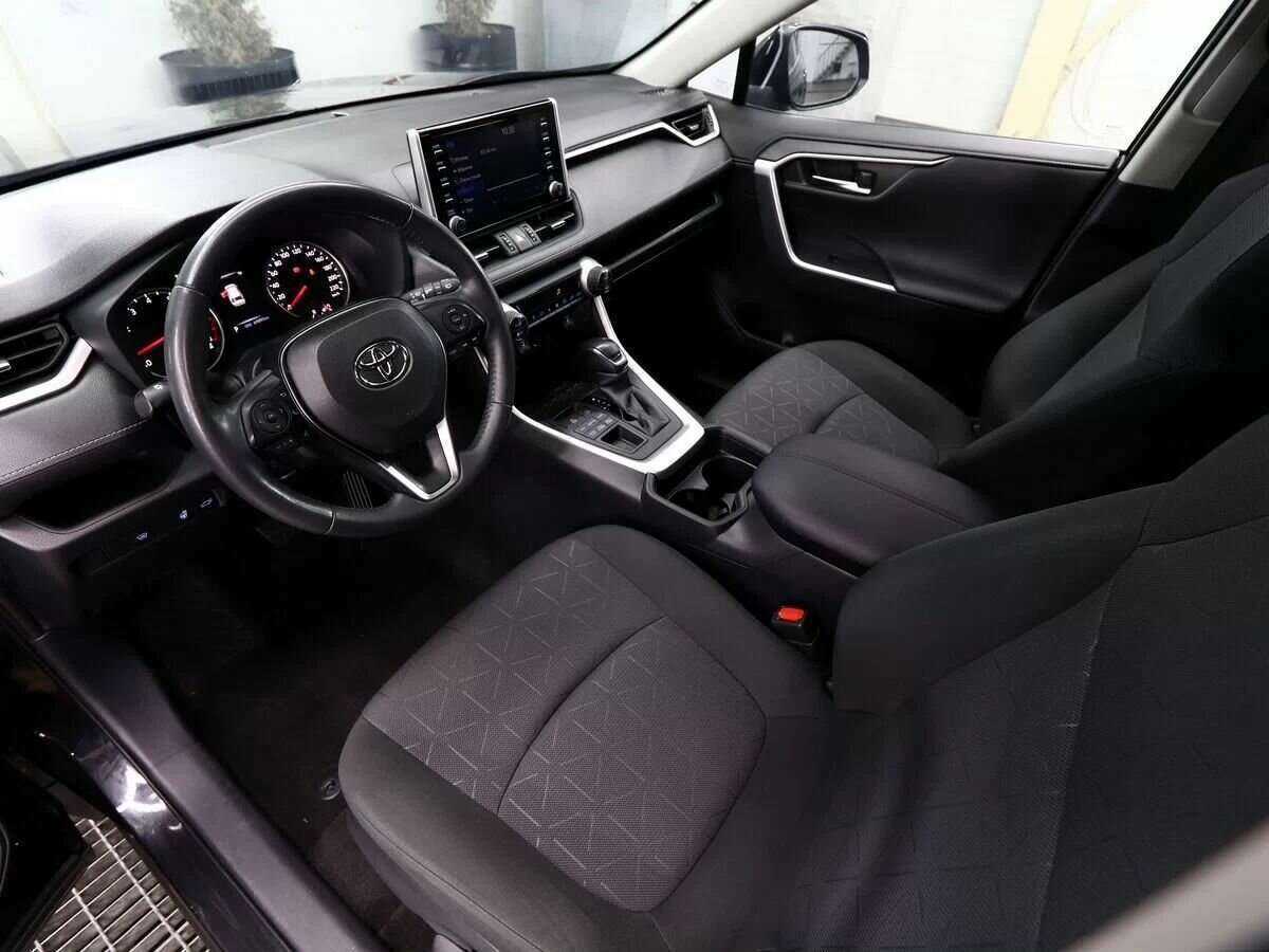 Toyota RAV4 с пробегом — 2019 год. Фото: #7