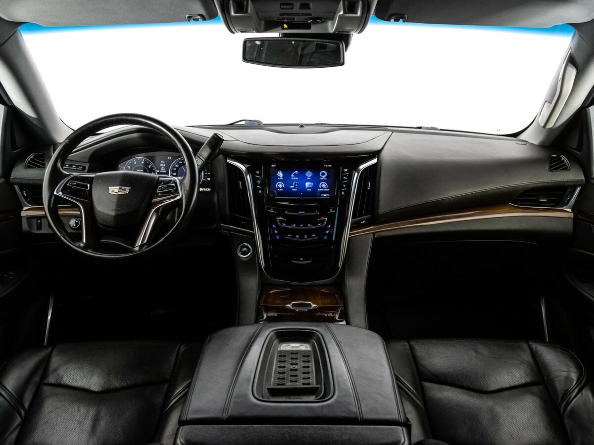 Cadillac Escalade с пробегом — 2015 год. Фото: #7