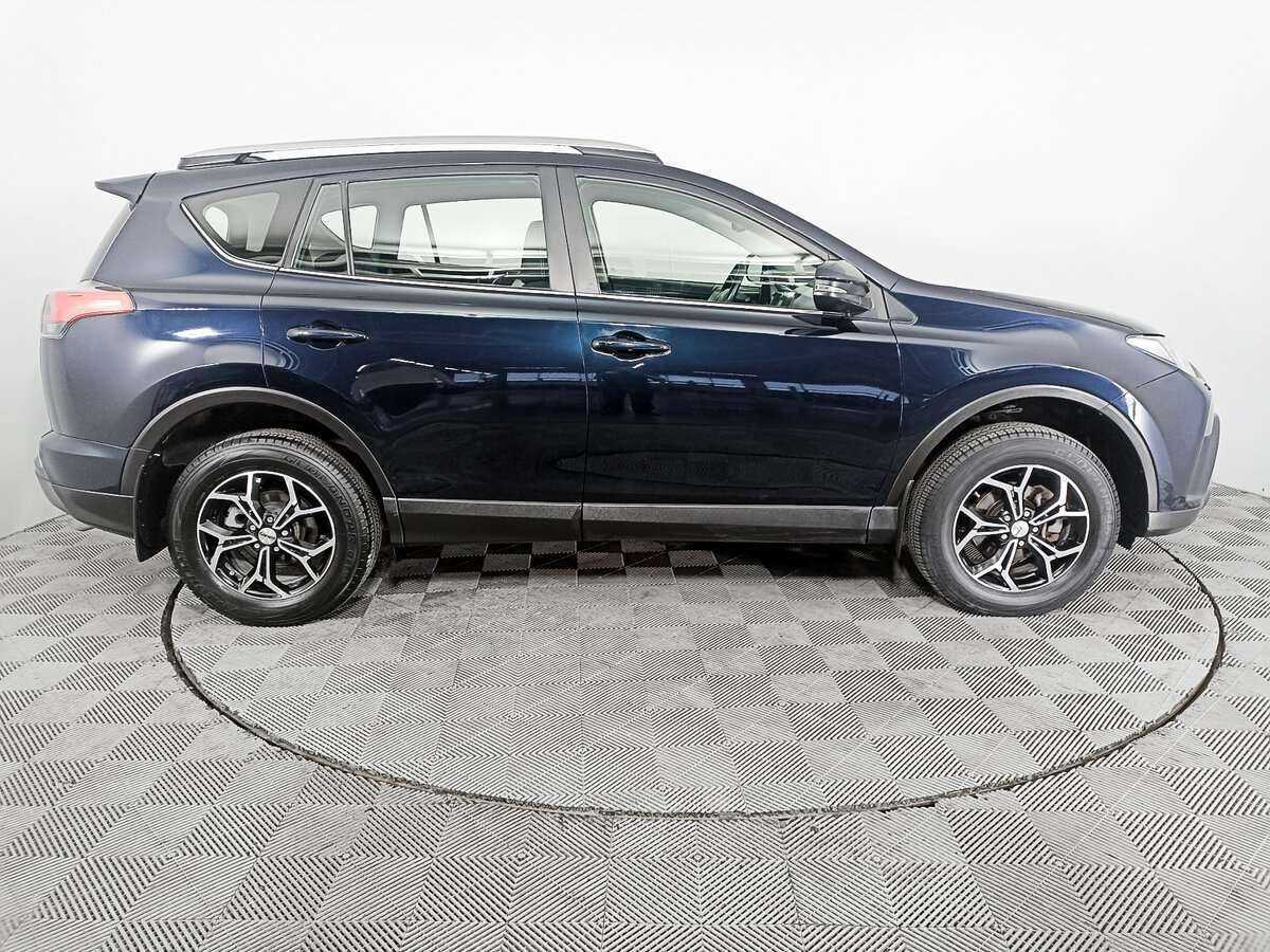 Toyota RAV4 с пробегом — 2018 год. Фото: #3