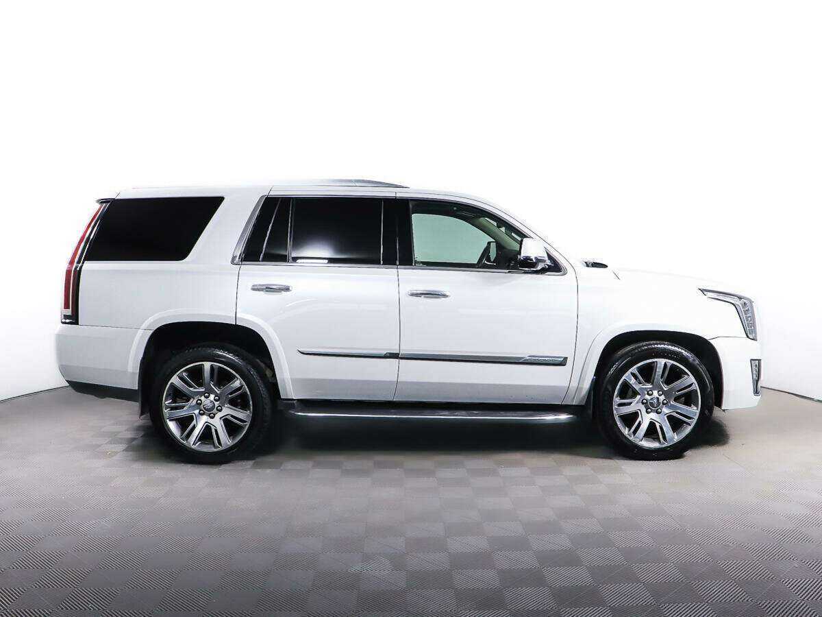 Cadillac Escalade с пробегом — 2016 год. Фото: #1