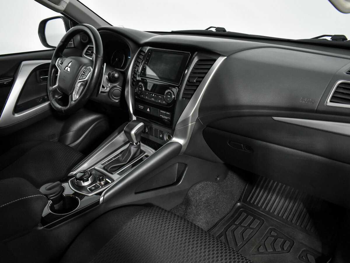 Mitsubishi Pajero Sport с пробегом — 2019 год. Фото: #14