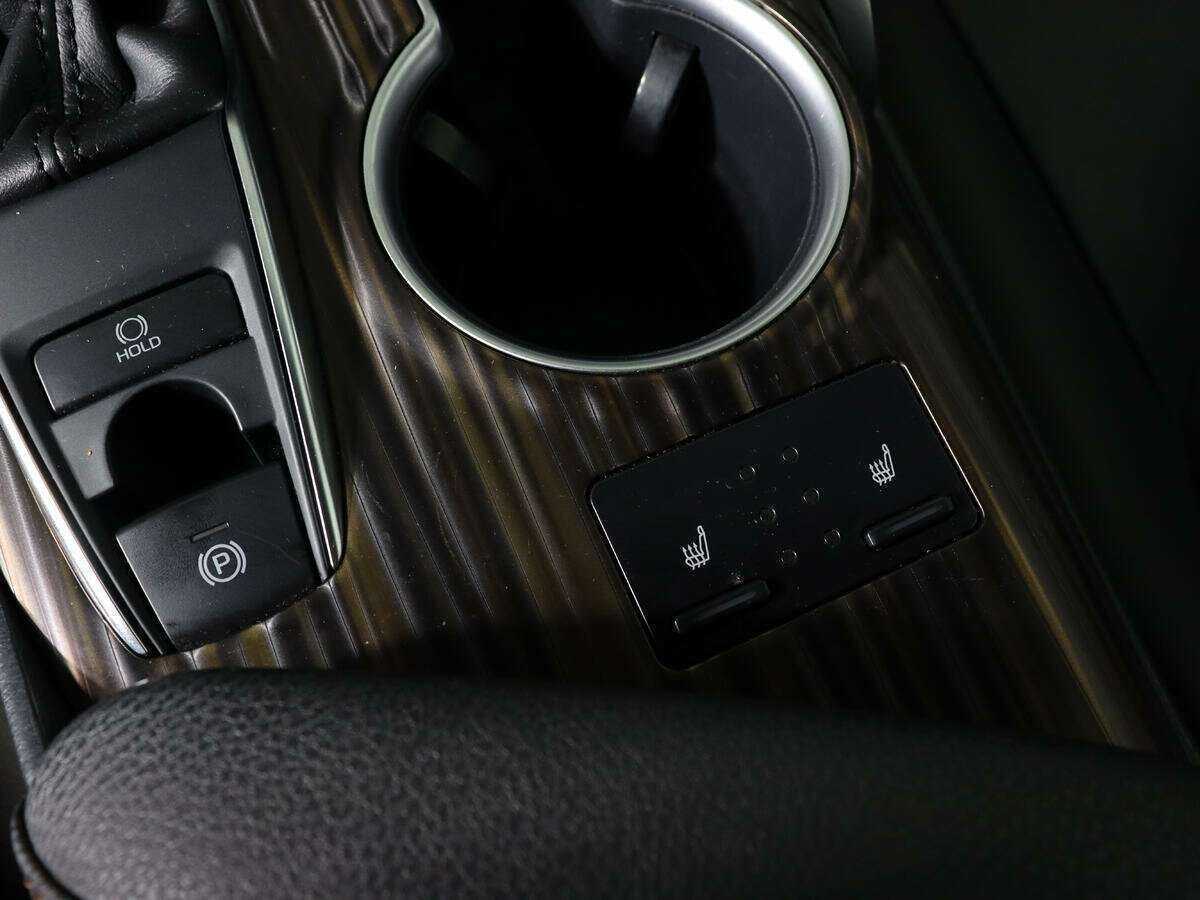 Toyota Camry с пробегом — 2020 год. Фото: #21