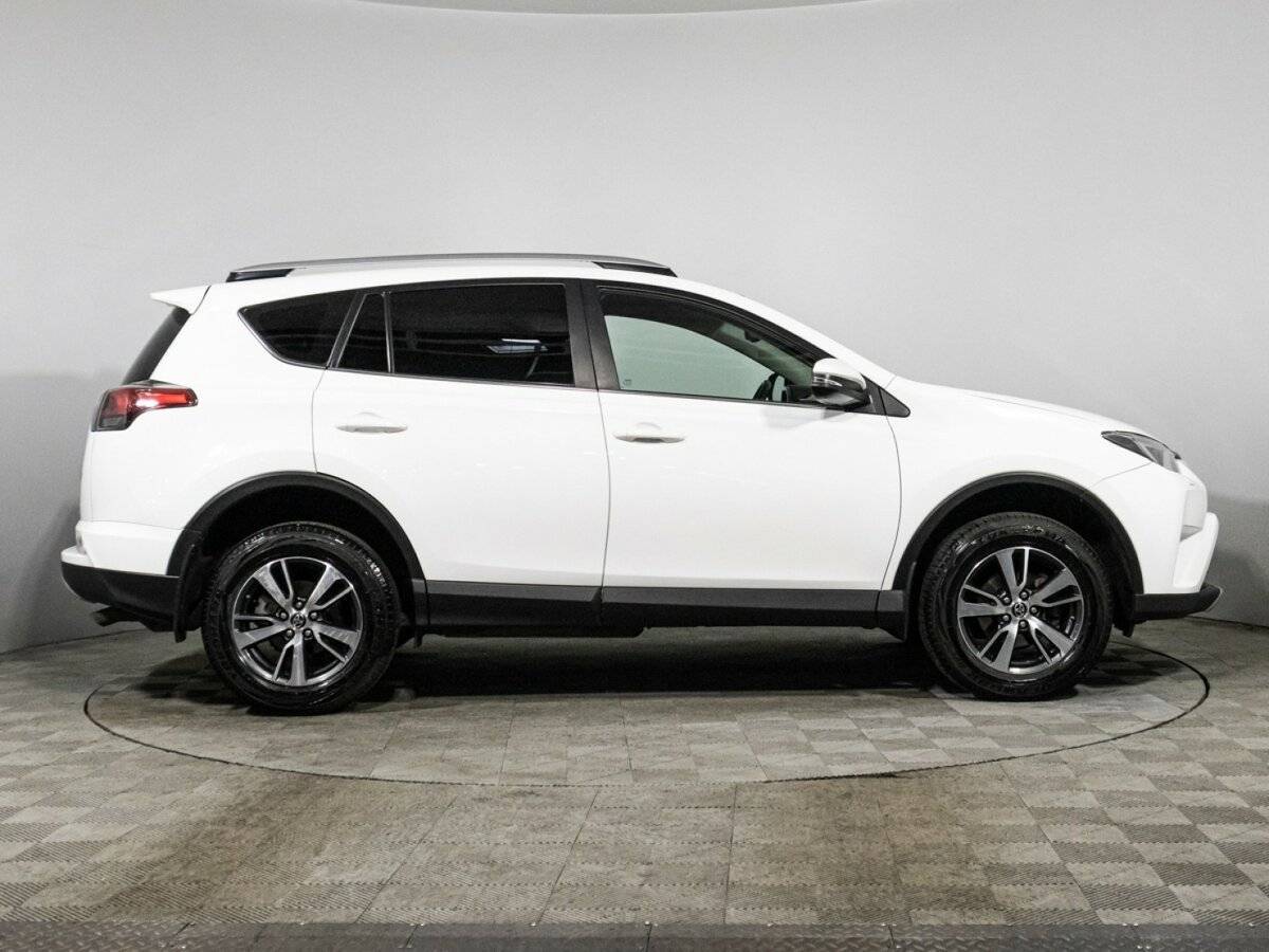 Toyota RAV4 с пробегом — 2019 год. Фото: #3
