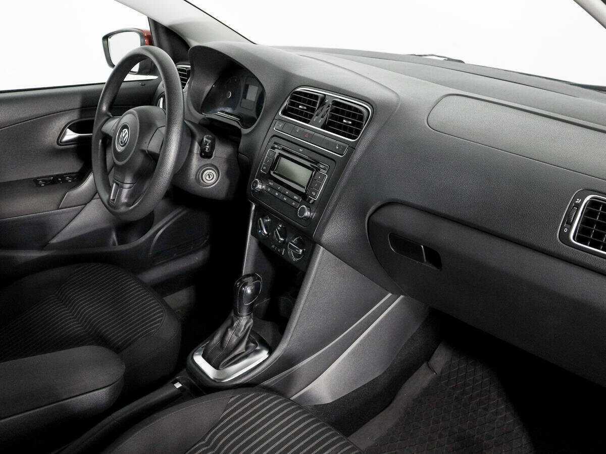 Volkswagen Polo с пробегом — 2010 год. Фото: #10