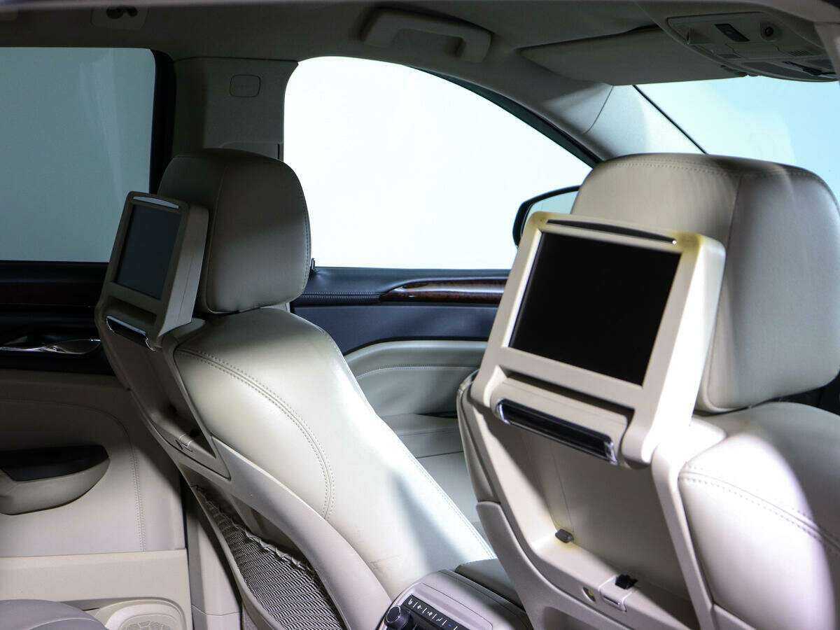 Cadillac SRX с пробегом — 2011 год. Фото: #14
