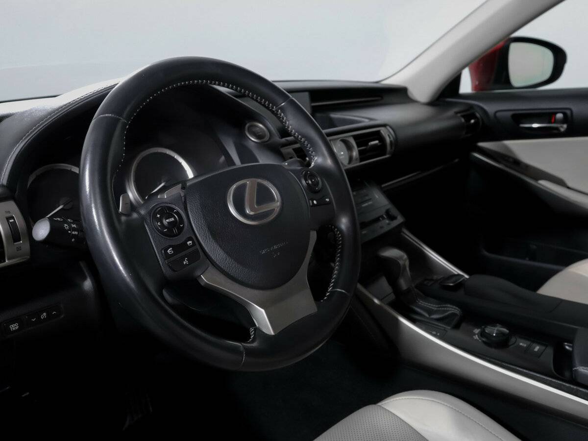 Lexus IS с пробегом — 2013 год. Фото: #11