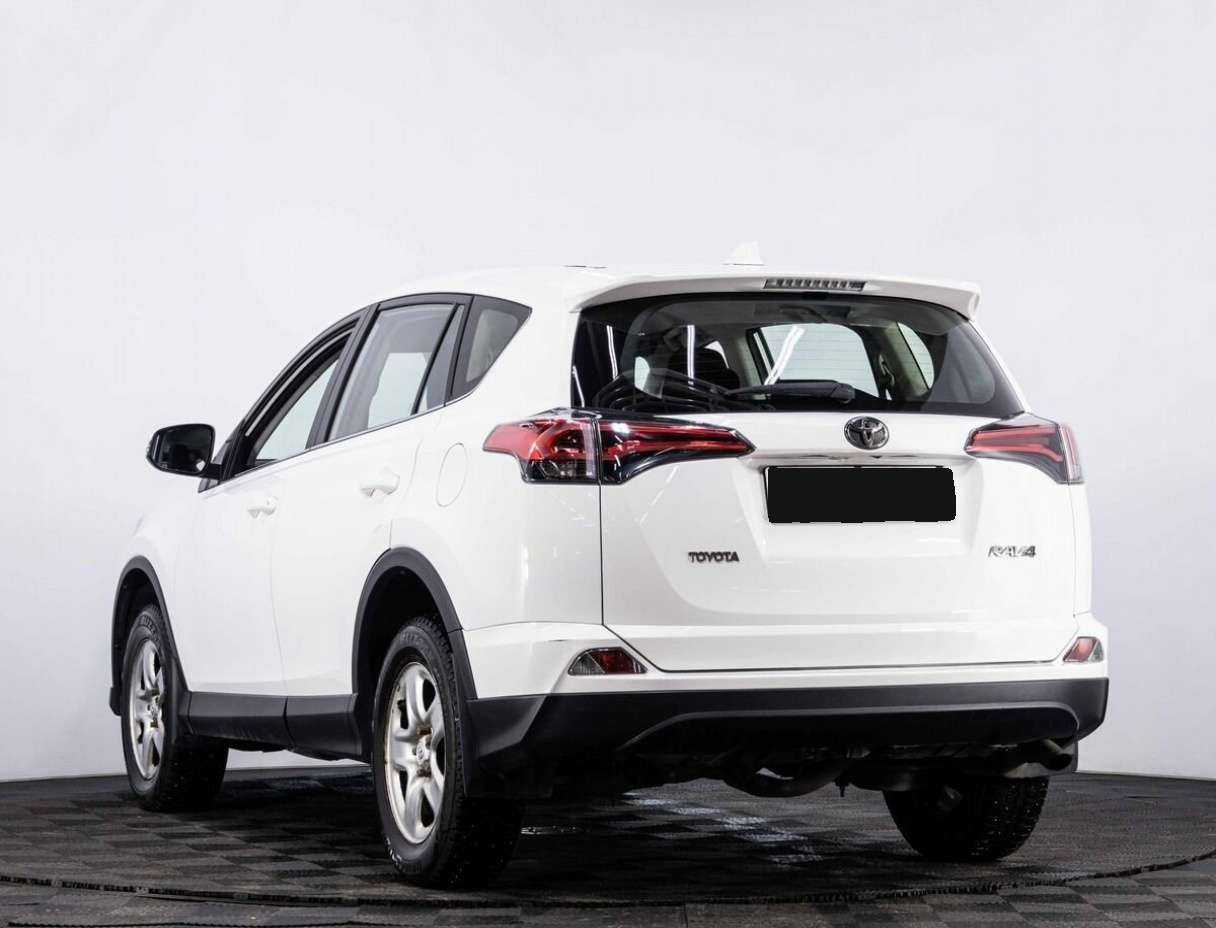 Toyota RAV4 с пробегом — 2018 год. Фото: #5