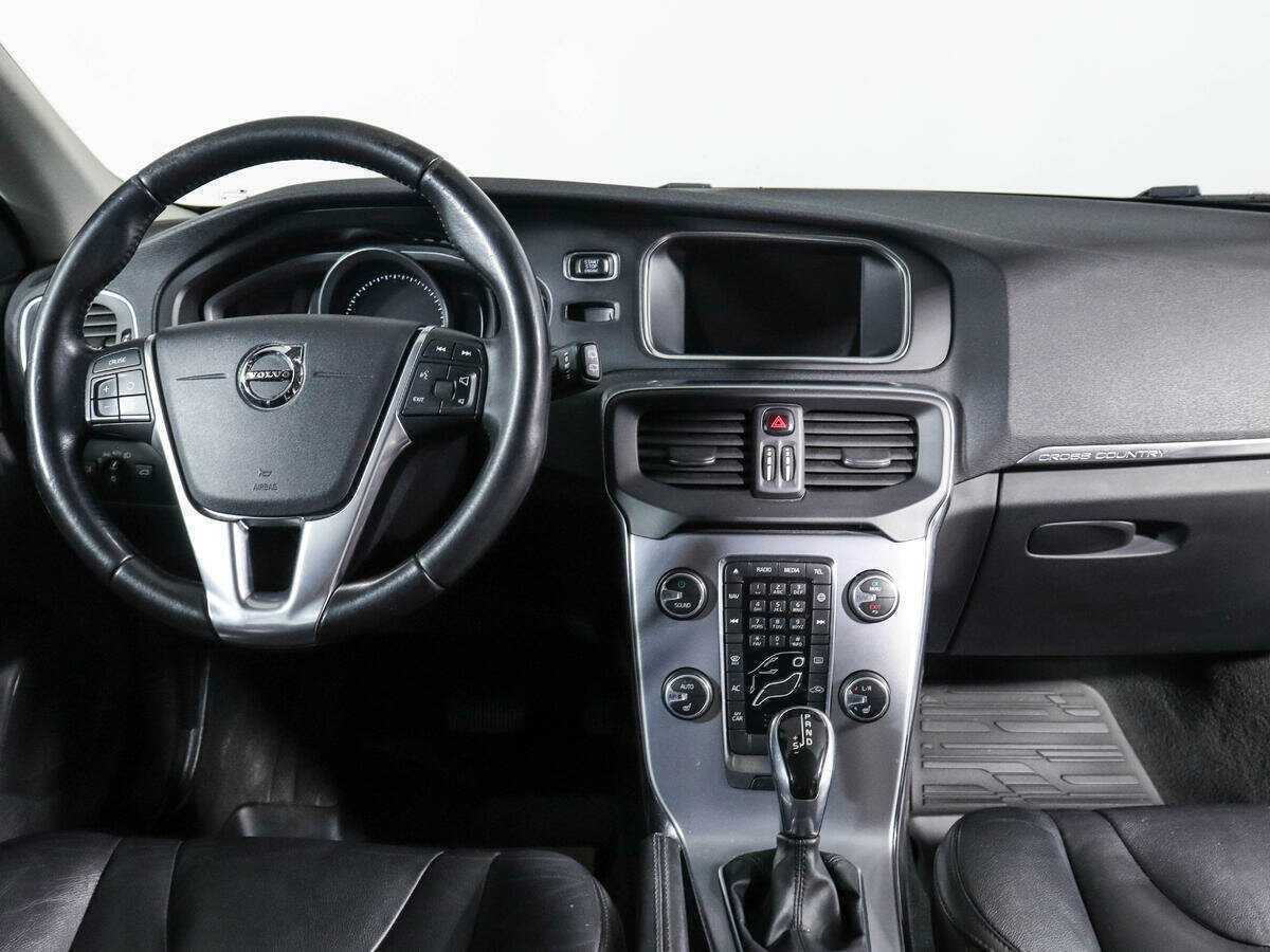 Volvo V40 Cross Country с пробегом — 2016 год. Фото: #9