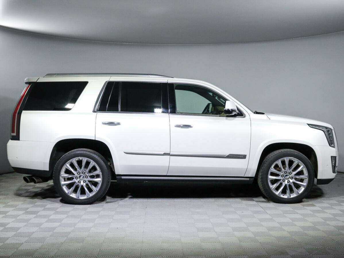 Cadillac Escalade с пробегом — 2018 год. Фото: #3