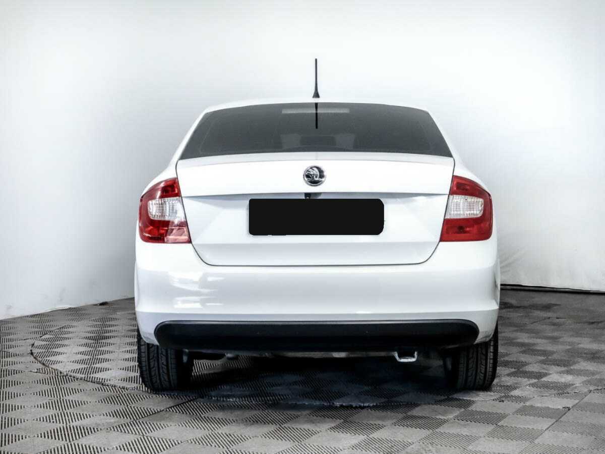 Skoda Rapid с пробегом — 2014 год. Фото: #4