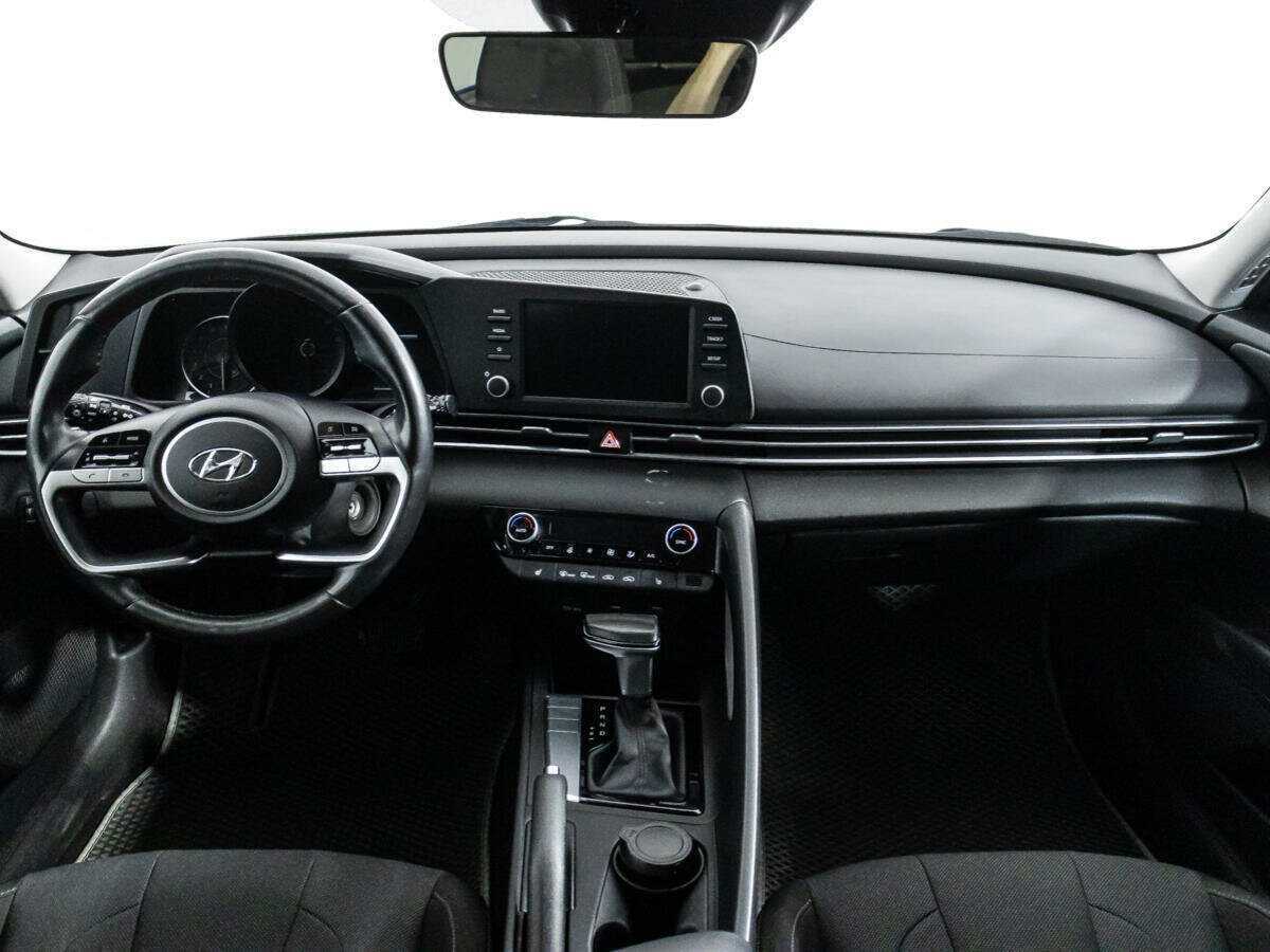 Hyundai Elantra с пробегом — 2021 год. Фото: #12