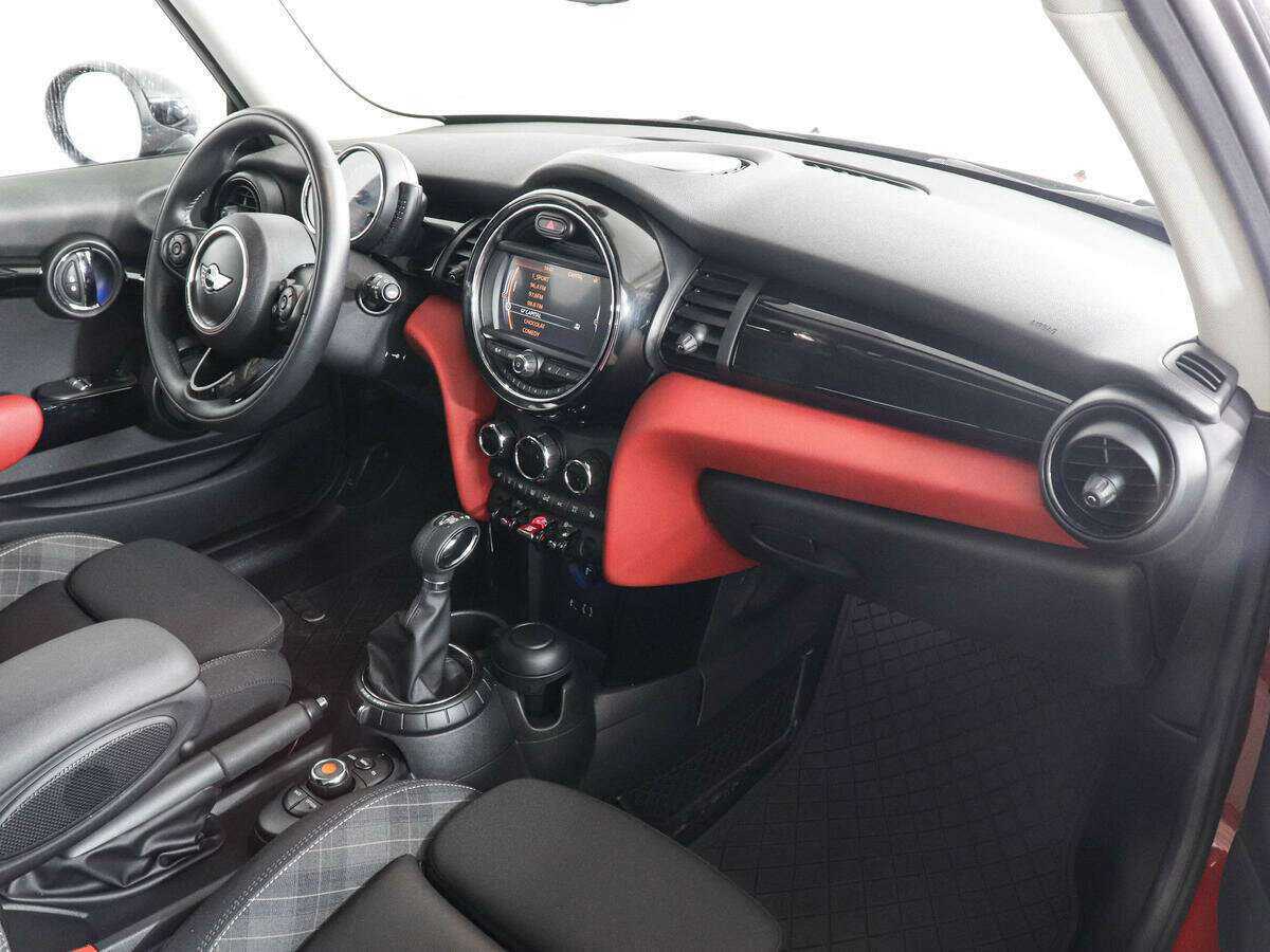 Mini Hatch с пробегом — 2015 год. Фото: #9