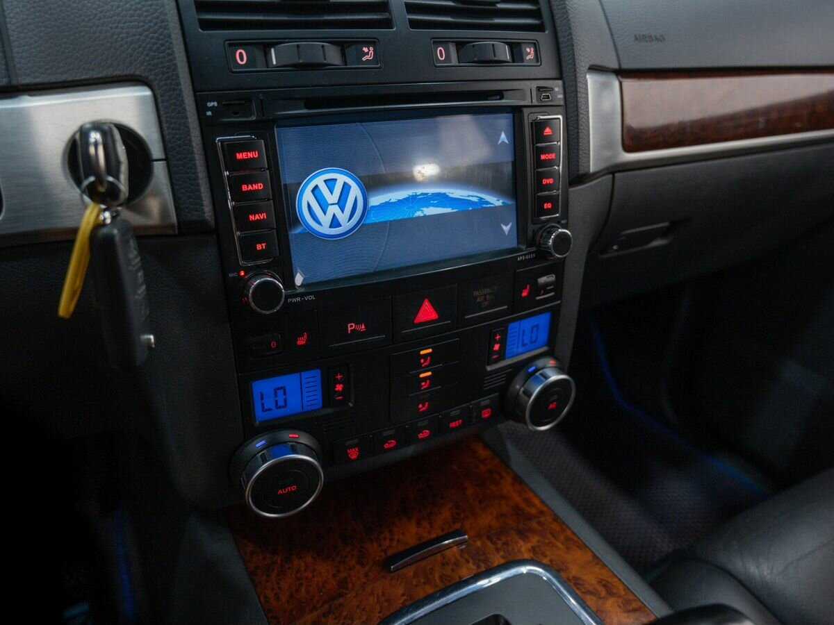 Volkswagen Touareg с пробегом — 2009 год. Фото: #18