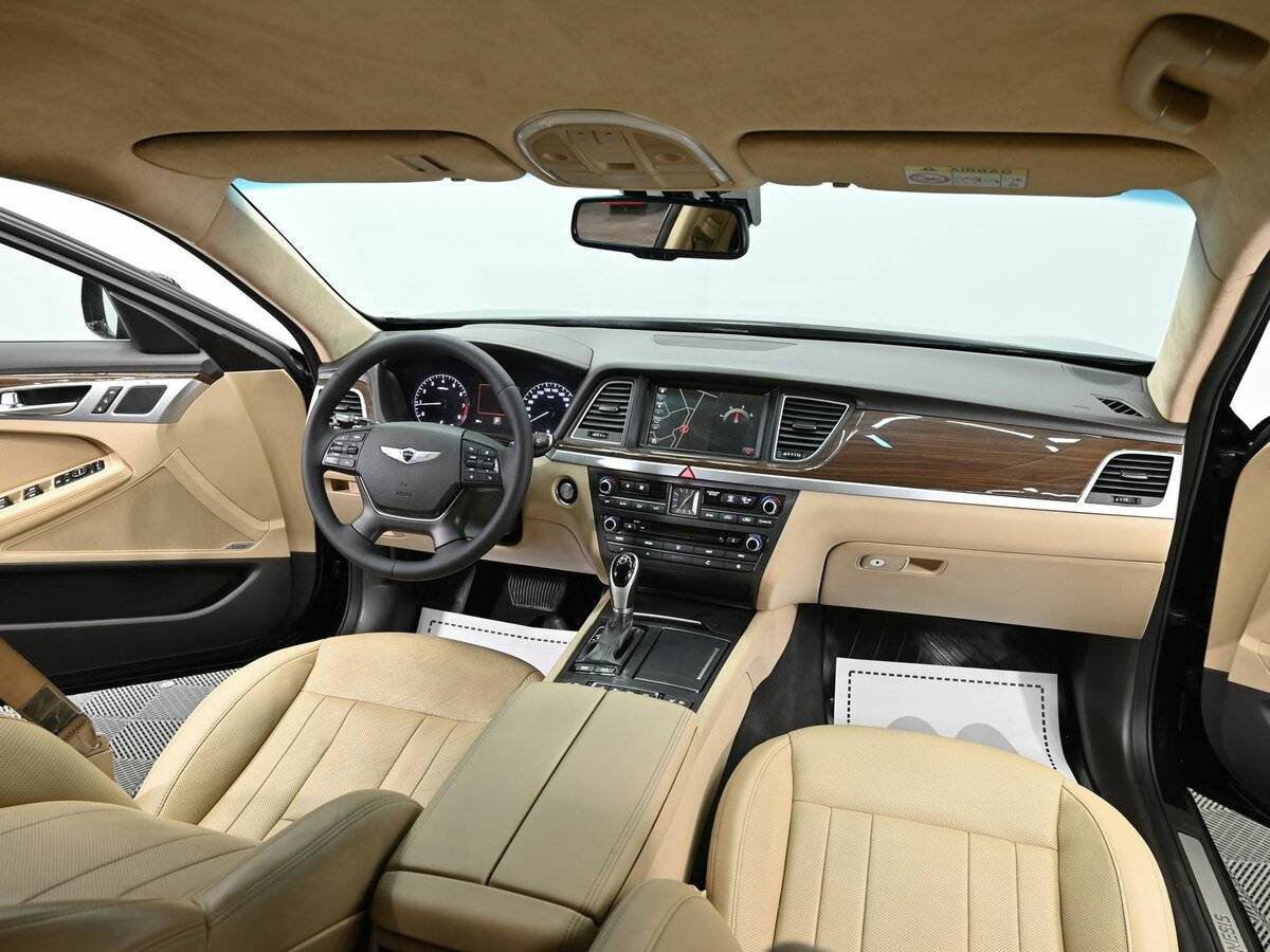 Hyundai Genesis с пробегом — 2016 год. Фото: #12